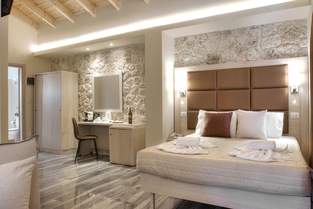 Porto Demo Hotel room 2